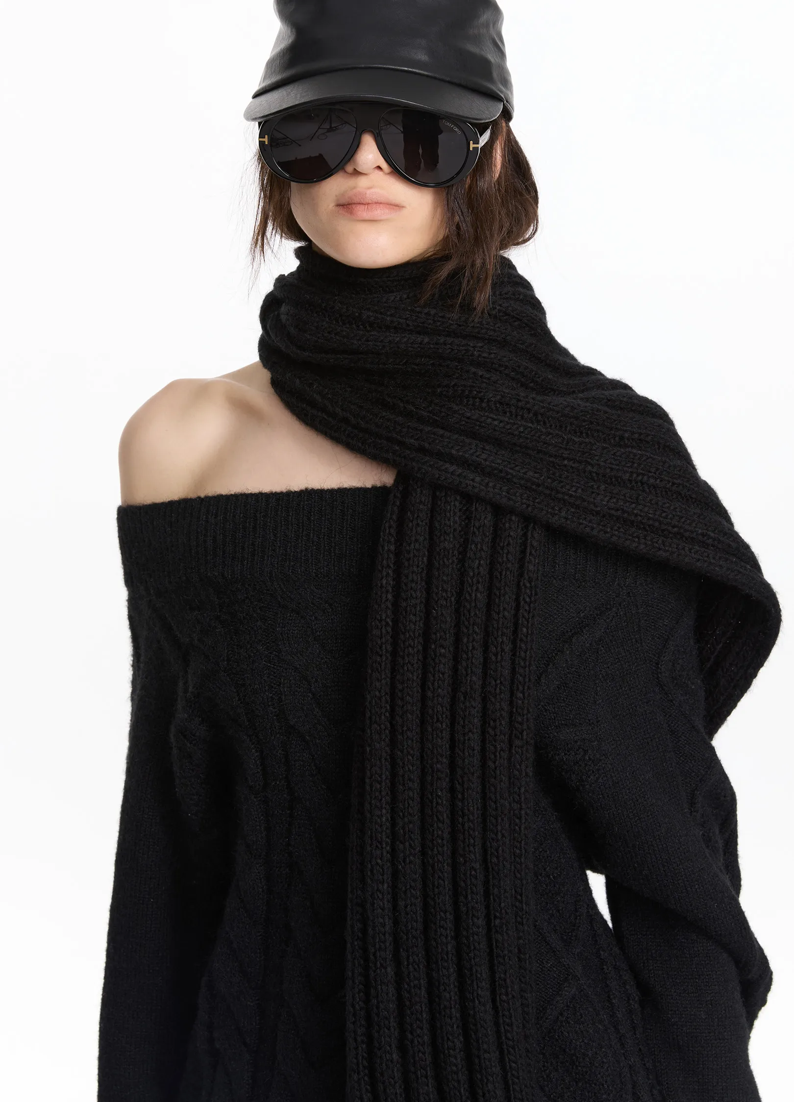 Curved Wool Scarf - Image 3