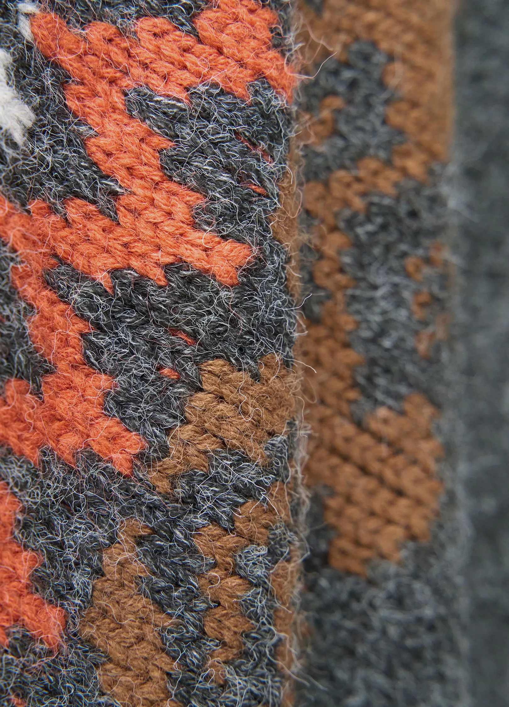 Graphic Ile Sweater - Image 14