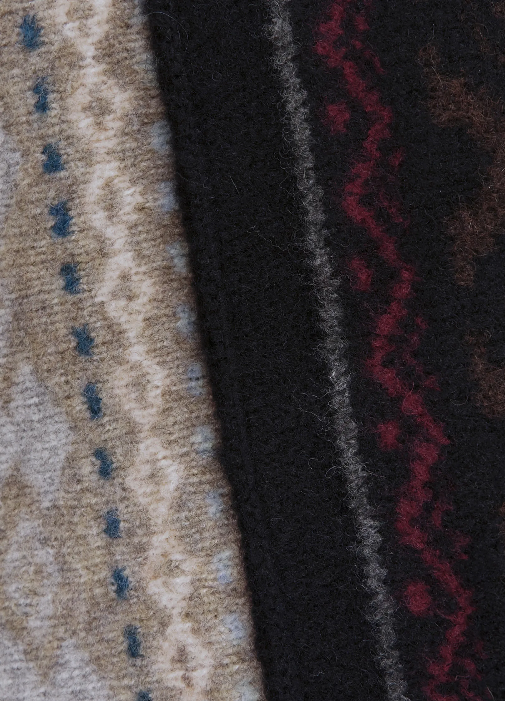 Graphic Knit Scarf - Image 11
